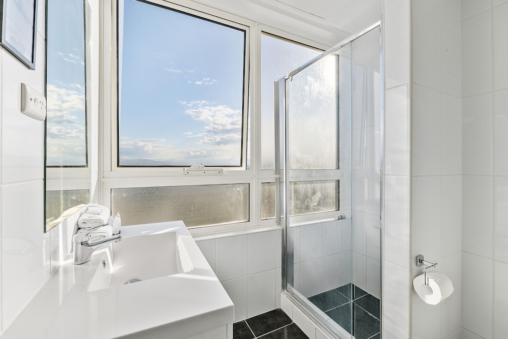 Condor Ocean View Apartments 72/74