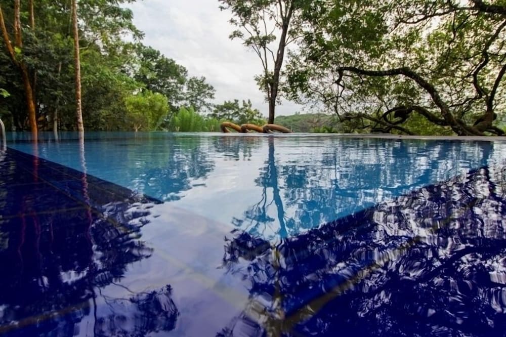 Lake Serenity Boutique Hotel 38/45