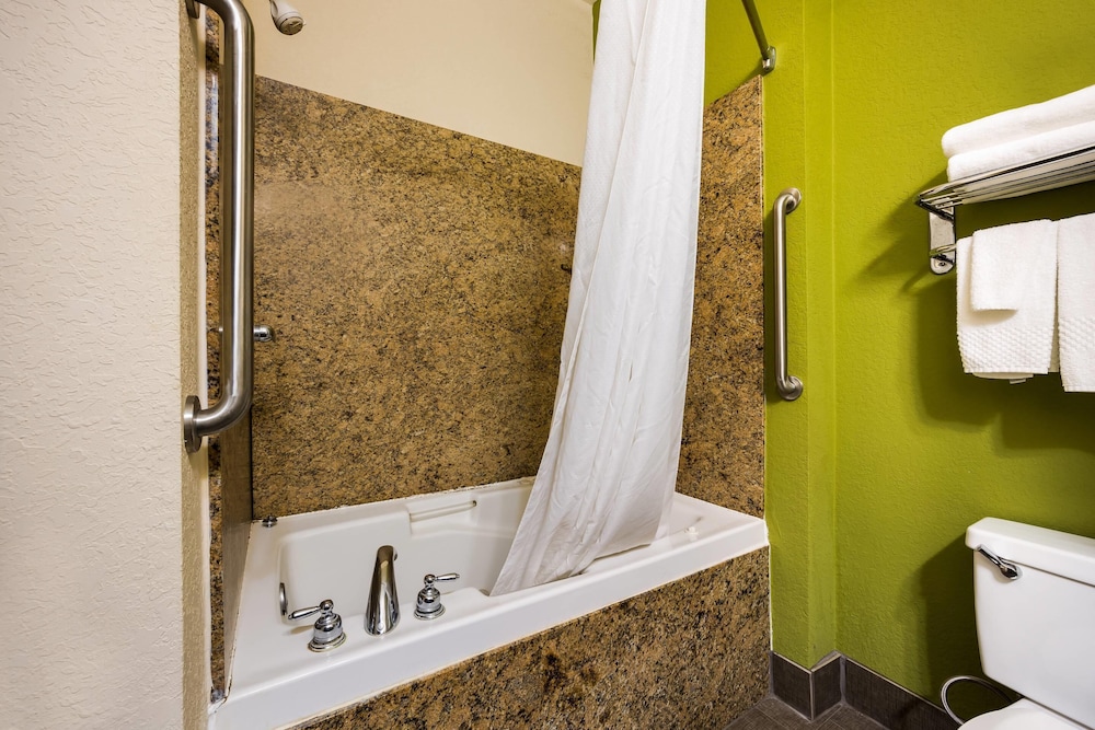 جناح بسرير كينج مع أريكة، Sleep Inn & Suites Valdosta Mall Area 5/6