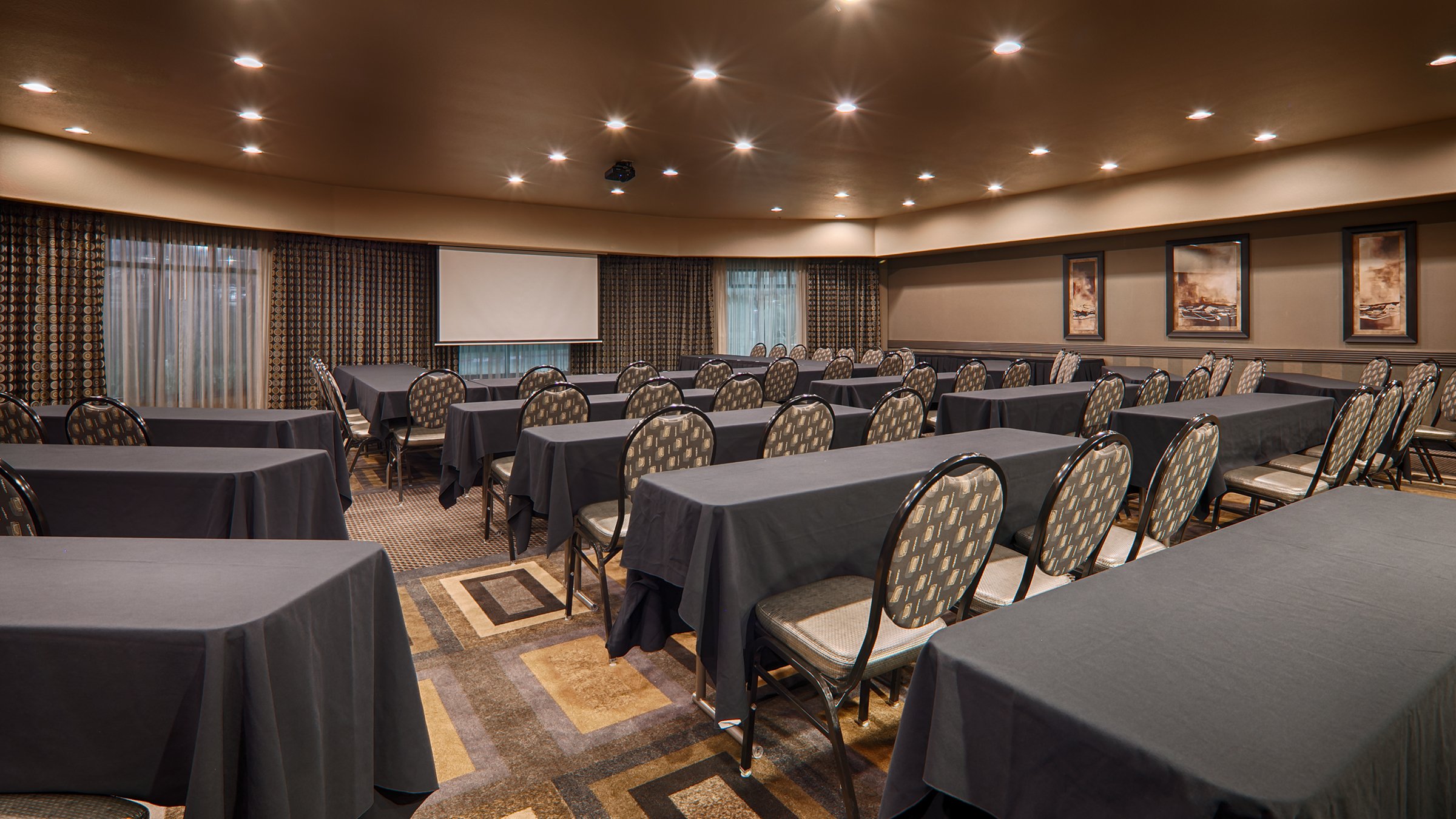 Best Western Premier Crown Chase Inn and Suites 61/70