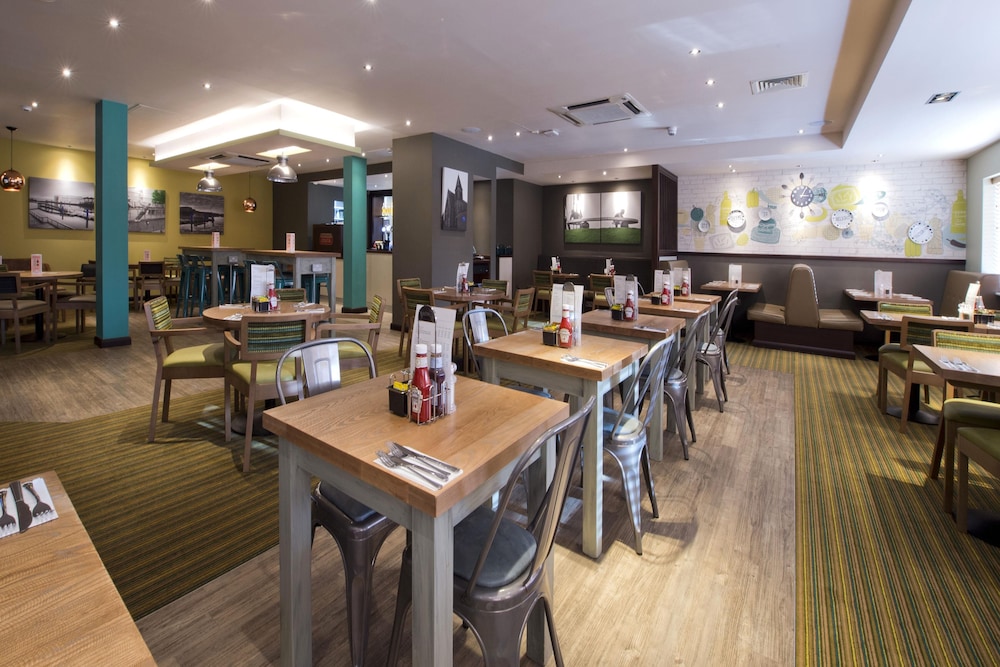 Premier Inn Glasgow Braehead 25/41