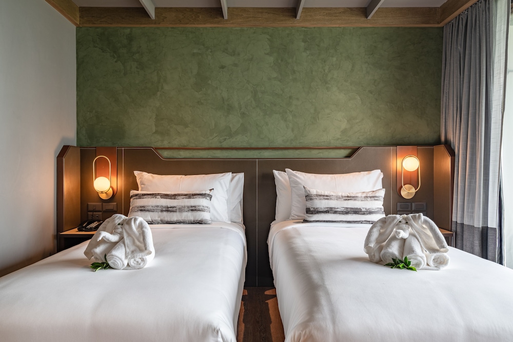 1 BEDROOM, DELUXE, TWIN BEDS, BATHTUB