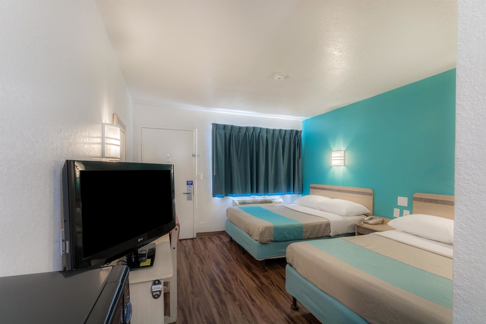 Motel6 Del Rio, TX 36/56