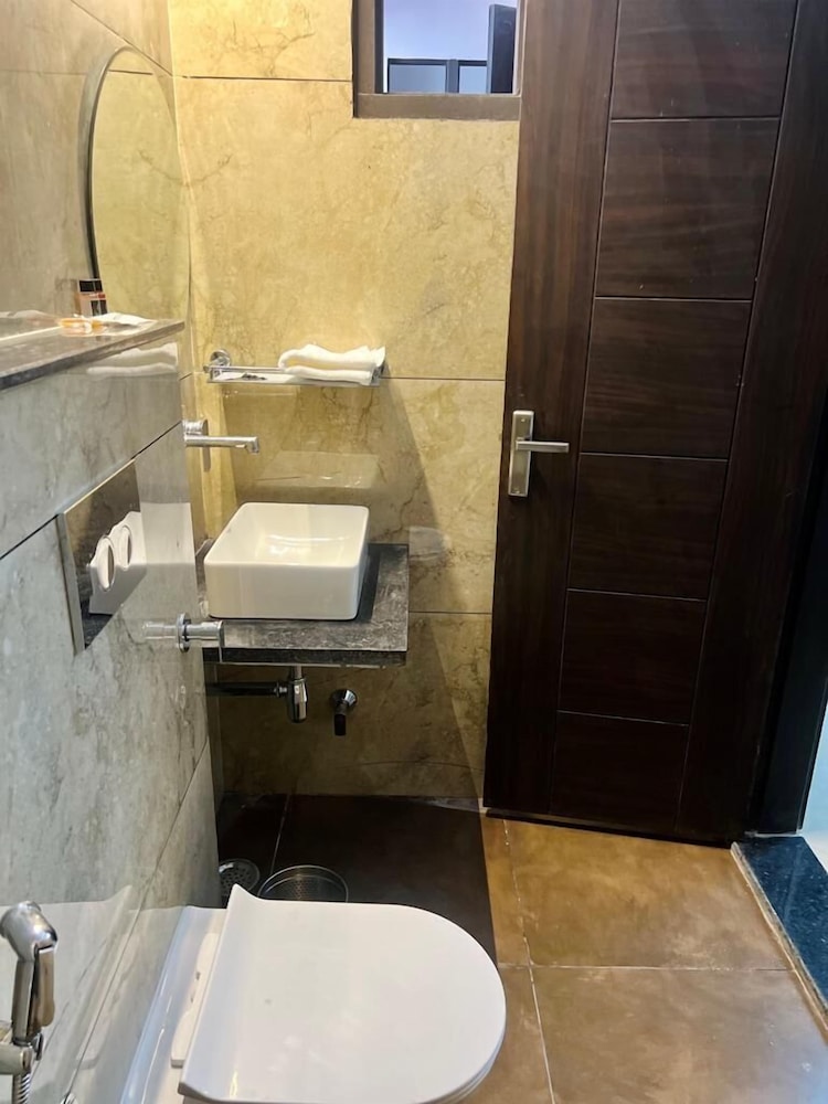 R.G Bilkha Hotel and Resorts 42/47