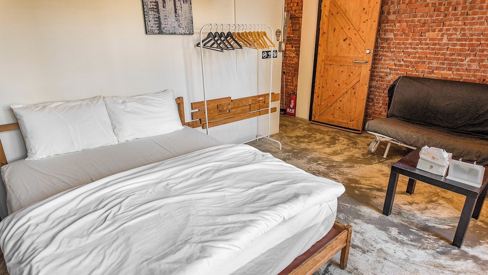 ROOM, QUADRUPLE