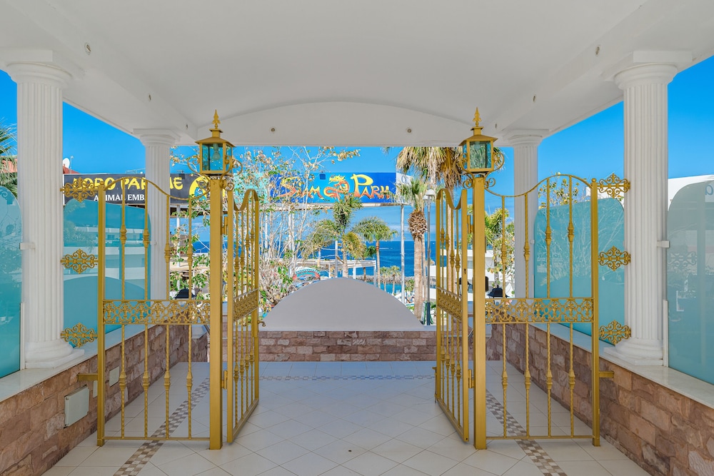 Flamingo Suites 50/50