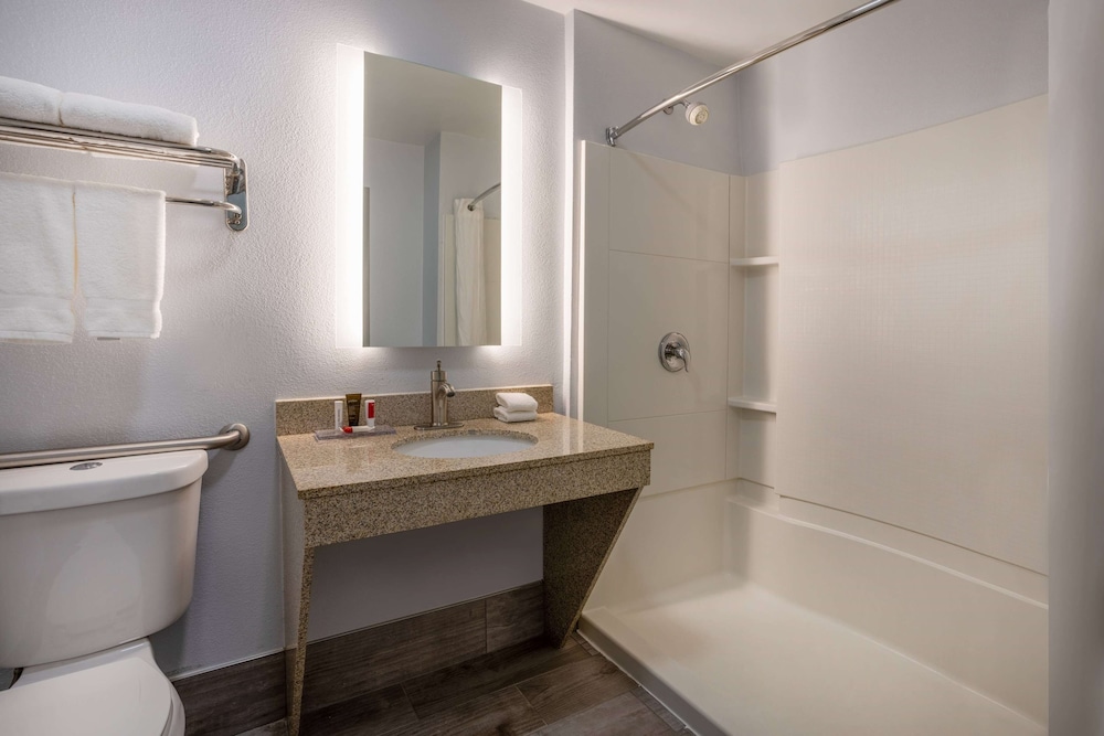 Wingate by Wyndham Waldorf - Washington DC Area 47/48