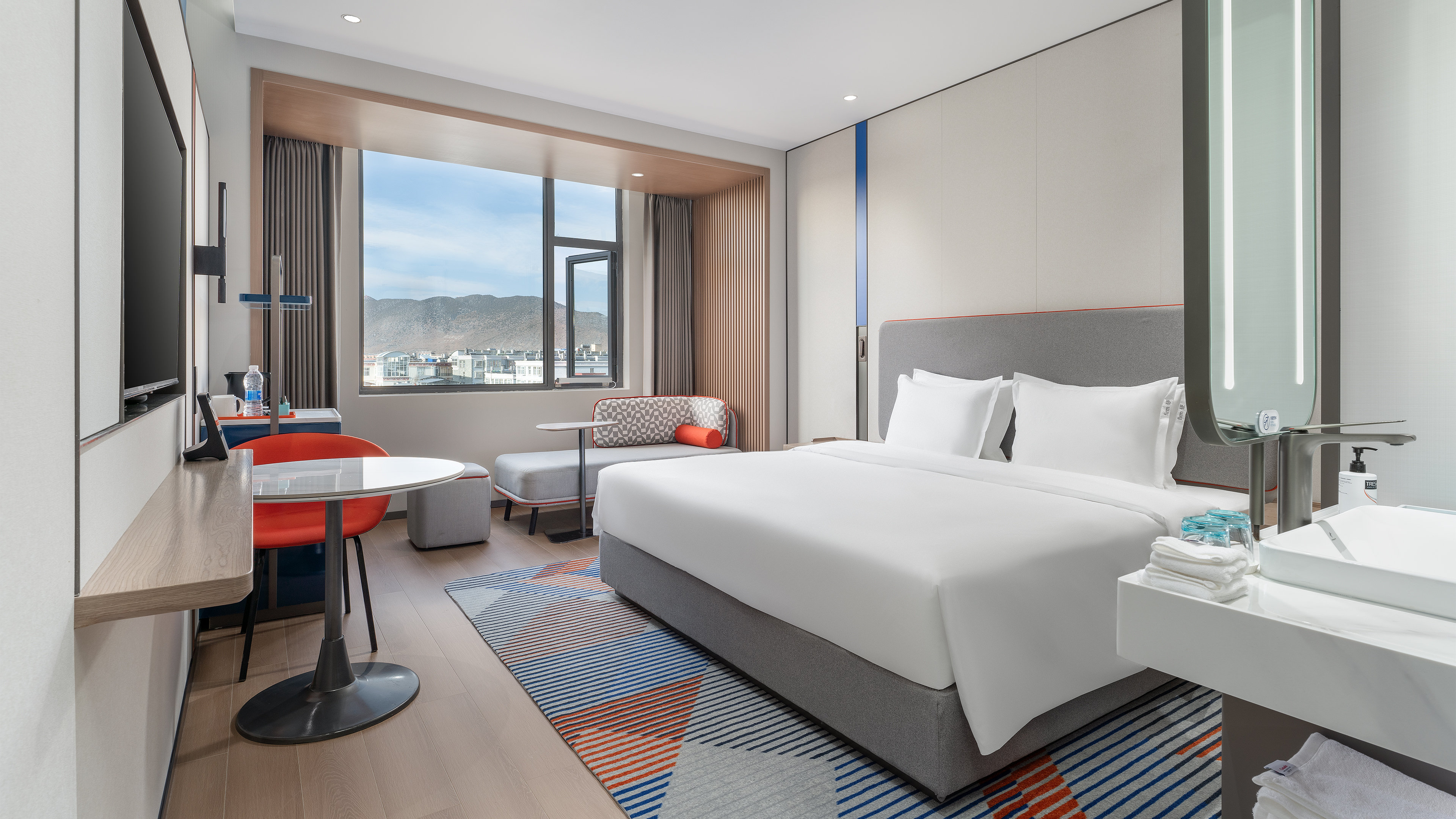 Standard, King Bed, Mountain View
