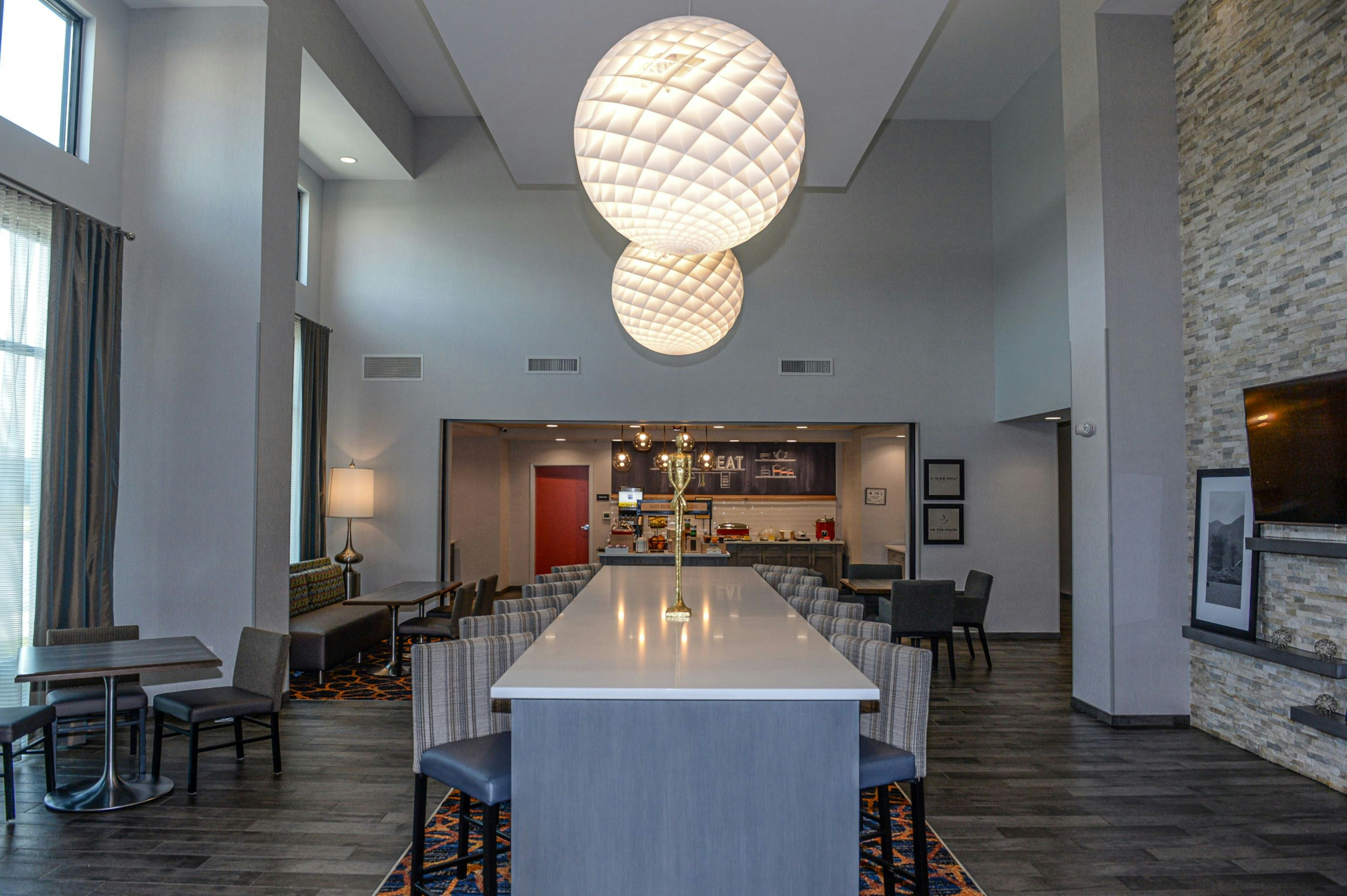 Hampton Inn Suites Lenoir Nc 62/76