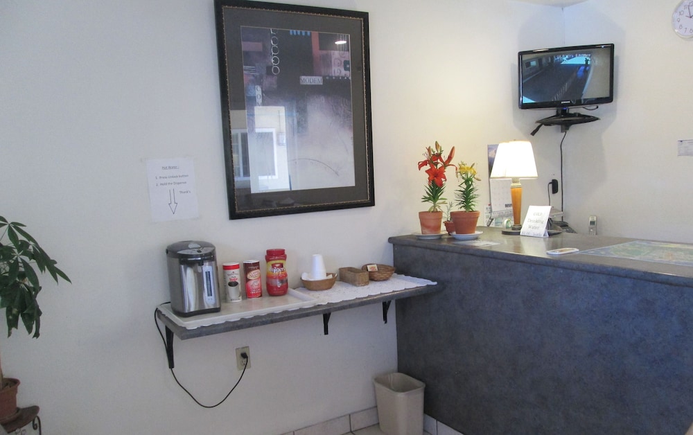 Town and Country Inn 27/50