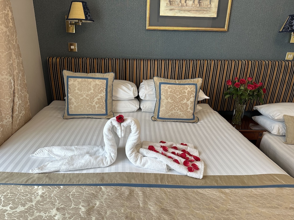 London Lodge Hotel 41/72