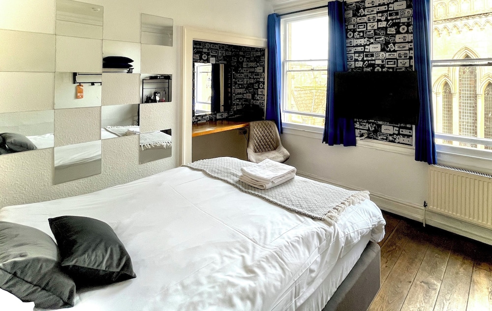 St Christophers Inn Bath 13/69