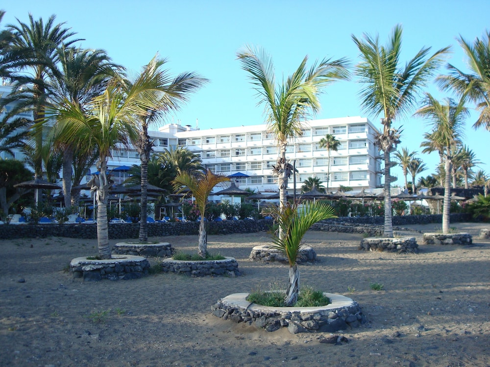 Vik Hotel San Antonio 64/69