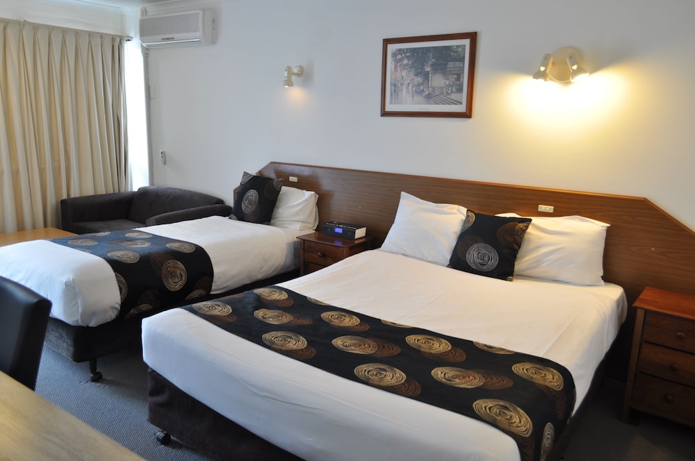 ALBURY BURVALE MOTOR INN 8/47