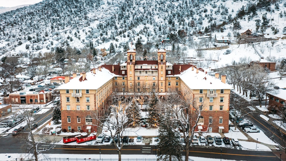 HOTEL COLORADO 2/72