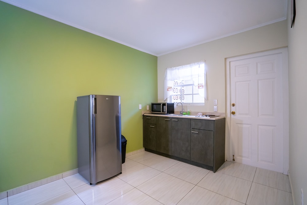 Delynne Boutique Hotel 11/50