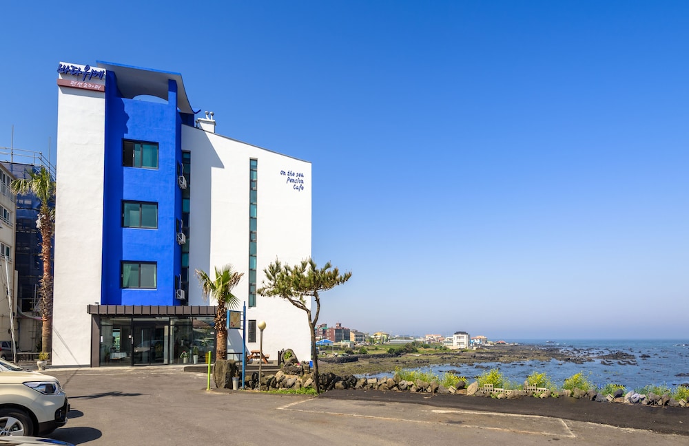On The Sea Pension 72/80