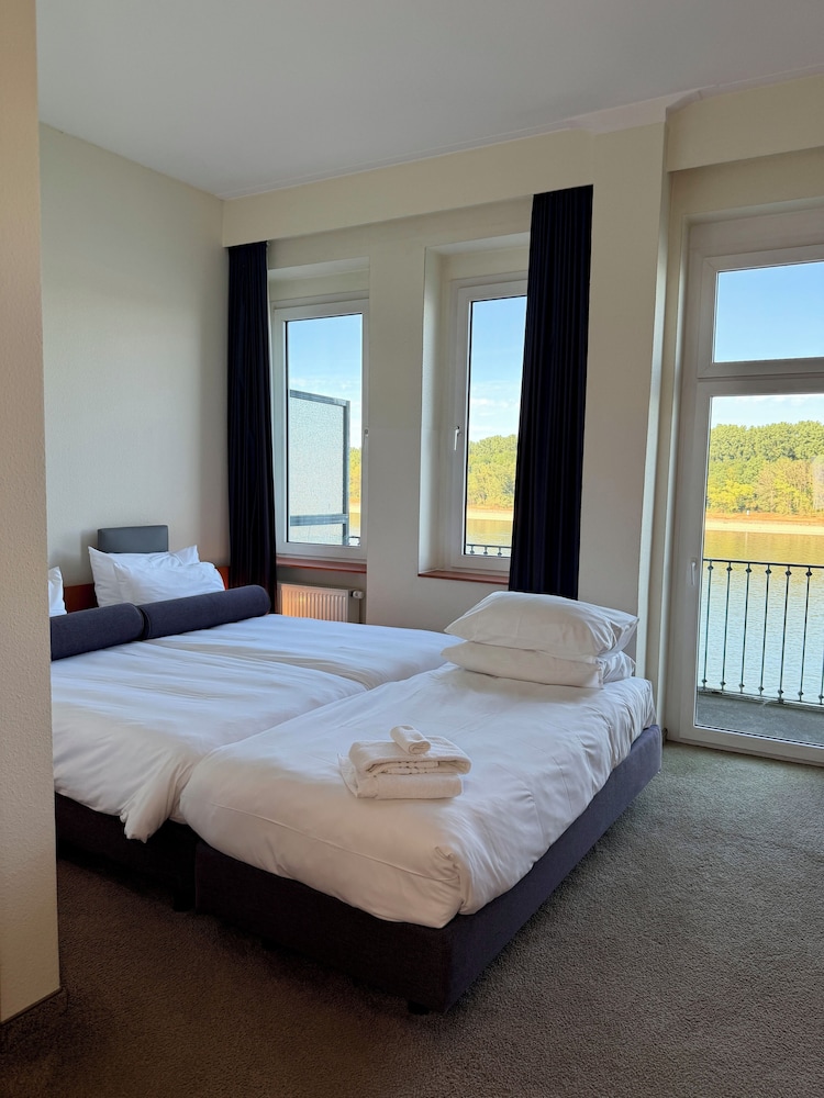 Hotel Am Rhein Wesseling 20/64