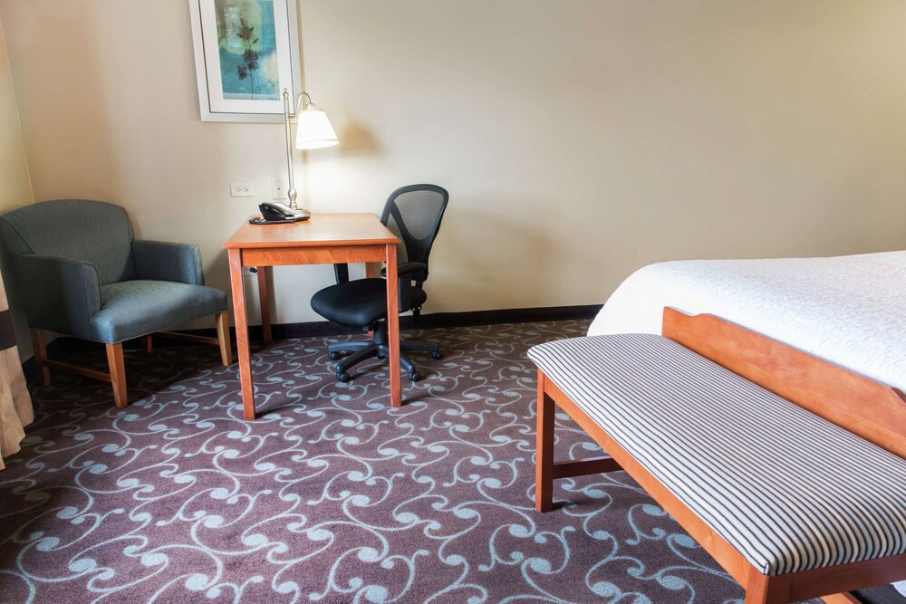 Hampton Inn & Suites Chicago Deer Park 25/44