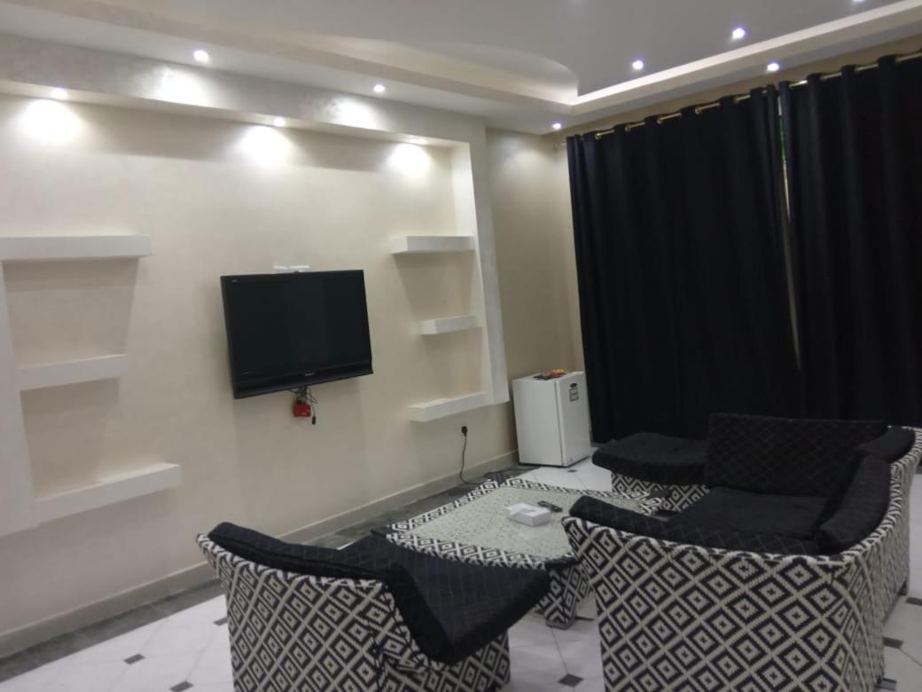 Corniche Palace Hotel 30/45