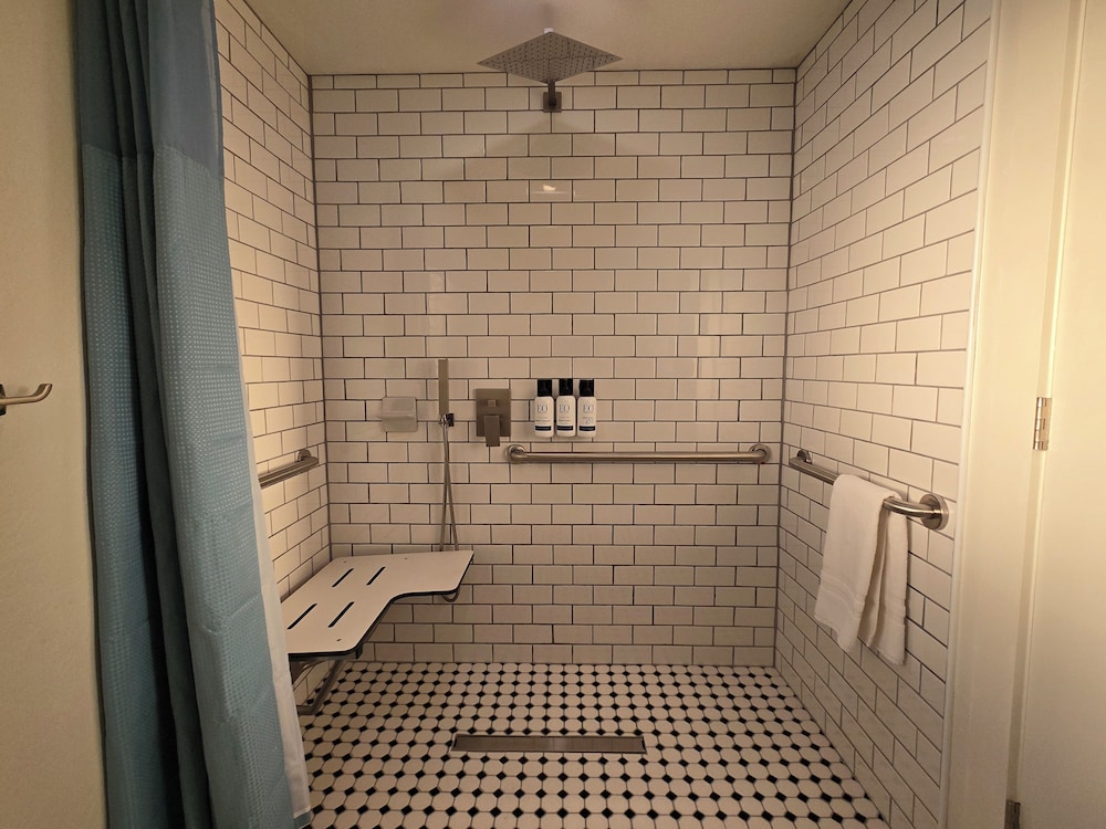 The Inn at Schoolhouse Creek 32/64