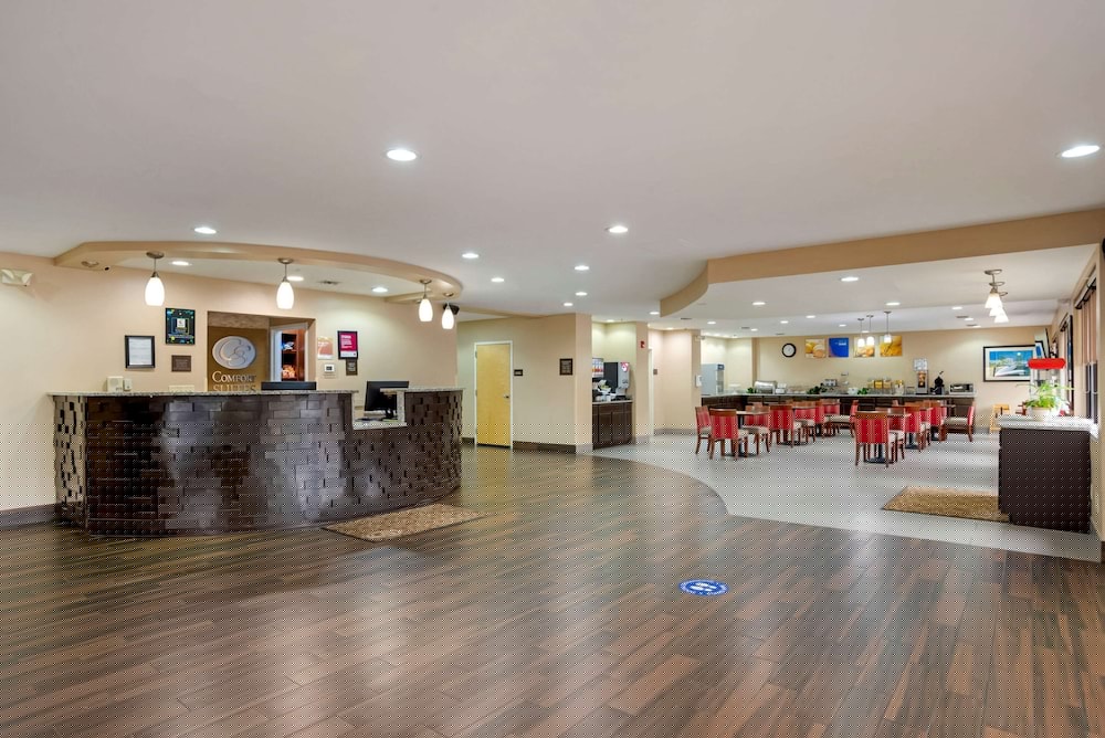 Comfort Suites Fultondale I-65 near I-22 9/35