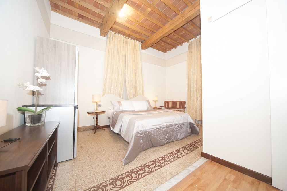 Lucca Relais 29/50