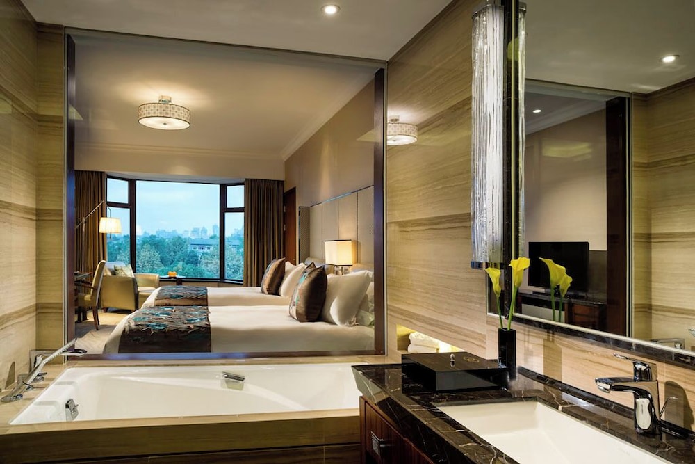 Sofitel Hangzhou Westlake 70/72