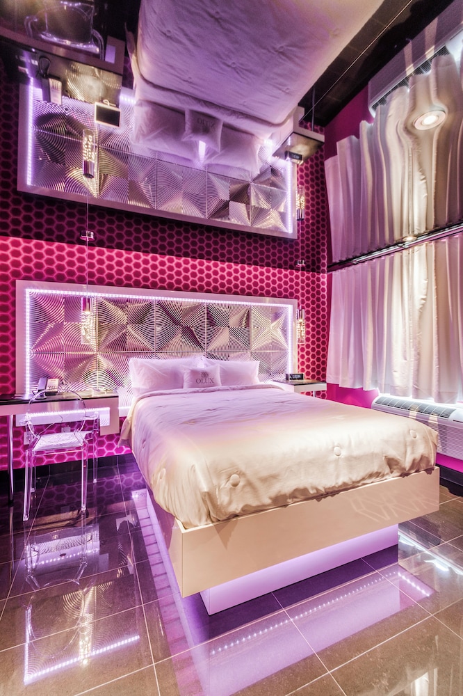 Olux Hotel Motel Suites 45/71
