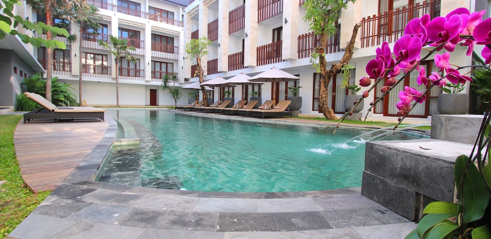 Grand La Walon Hotel 11/66