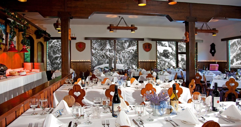 Crystal Mountain Hotels 38/50