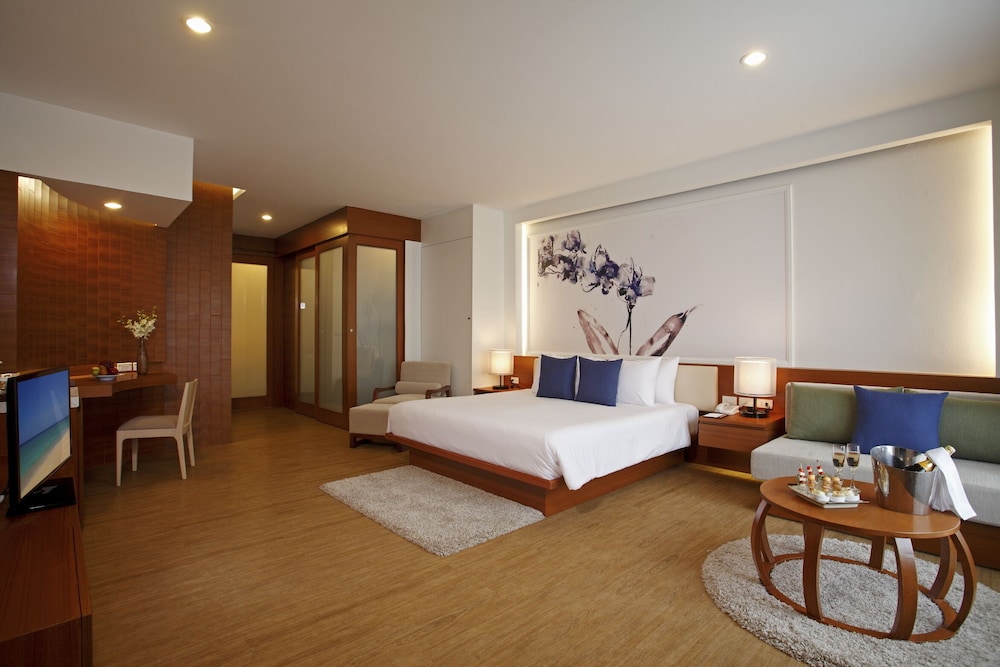 The Sun Club Khao Lak by Katathani 14/63