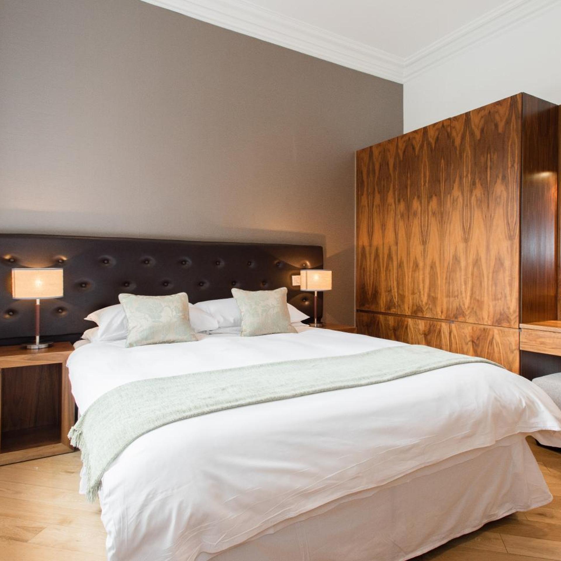 Deluxe, Suite