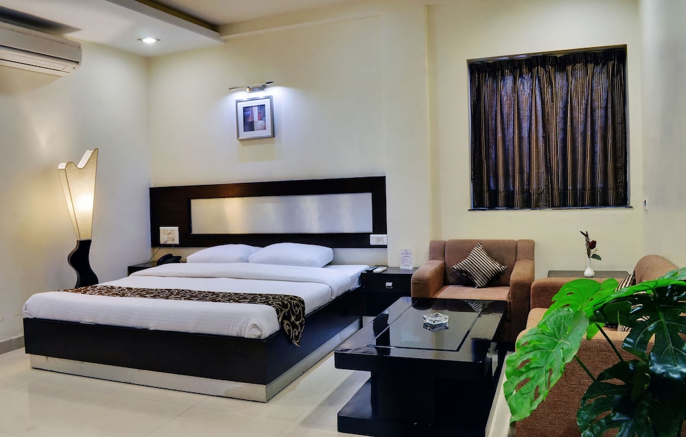 Regal Hotel 19/55