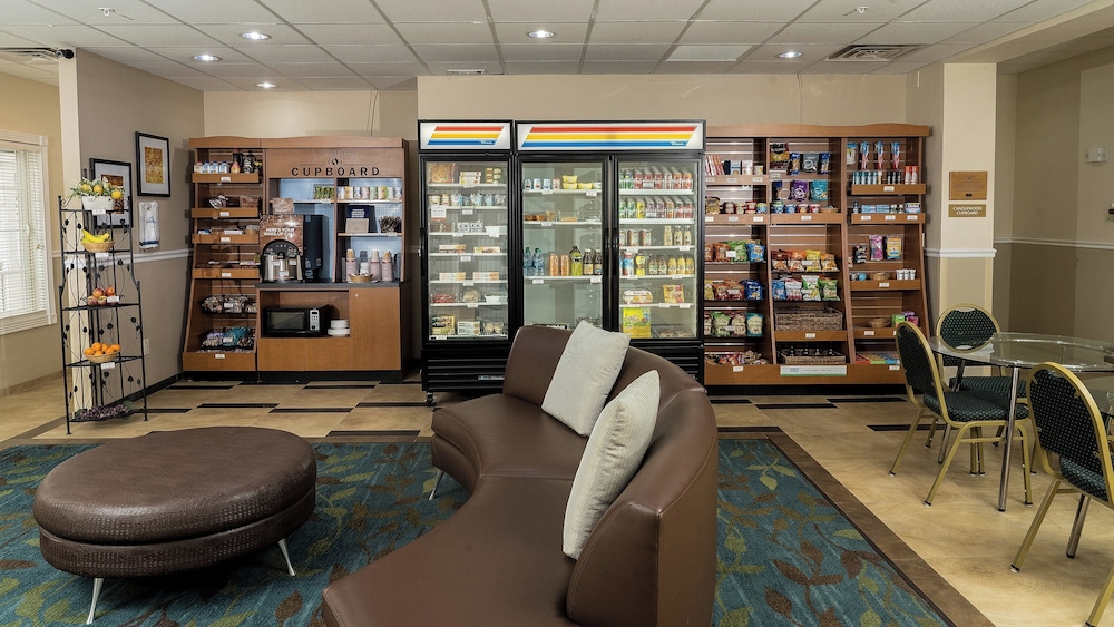 Candlewood Suites St. Joseph Benton Harbor 19/38