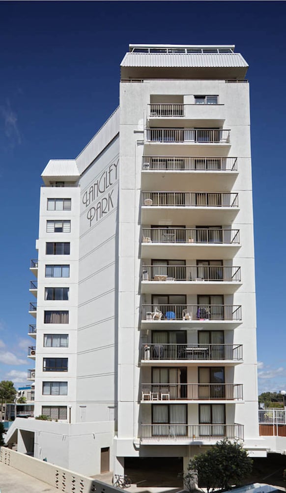 Langley Park Apartments 3/66