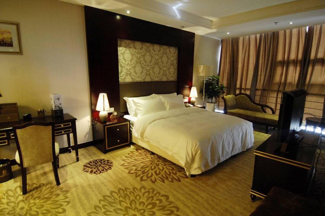 Rezen Hotel (Linyi News Building) 14/25