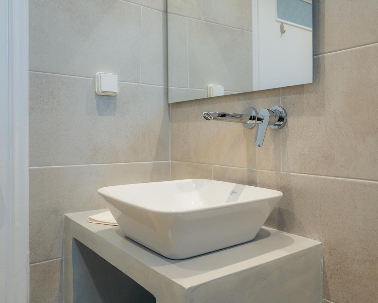 Aeolos Apartments 58/60