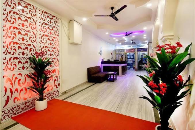 Lord Krishna Dx Inn Hotel 25/33