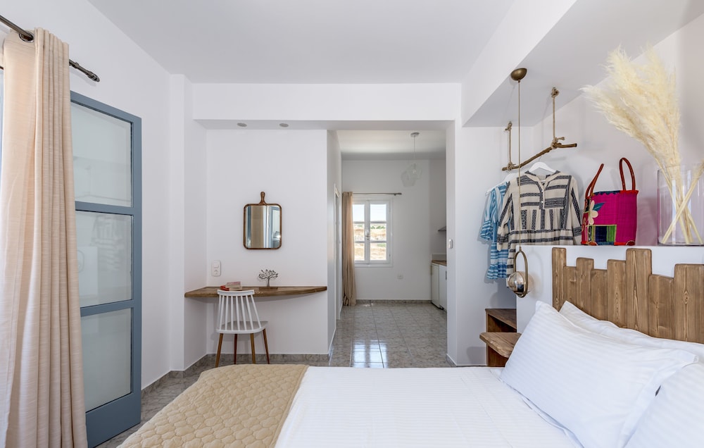 Elea Milos (ex Antonis Rooms) 6/45