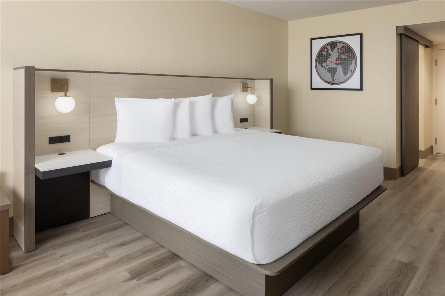 Ramada Plaza by Wyndham Orlando Resort & Suites Intl Drive 8/22