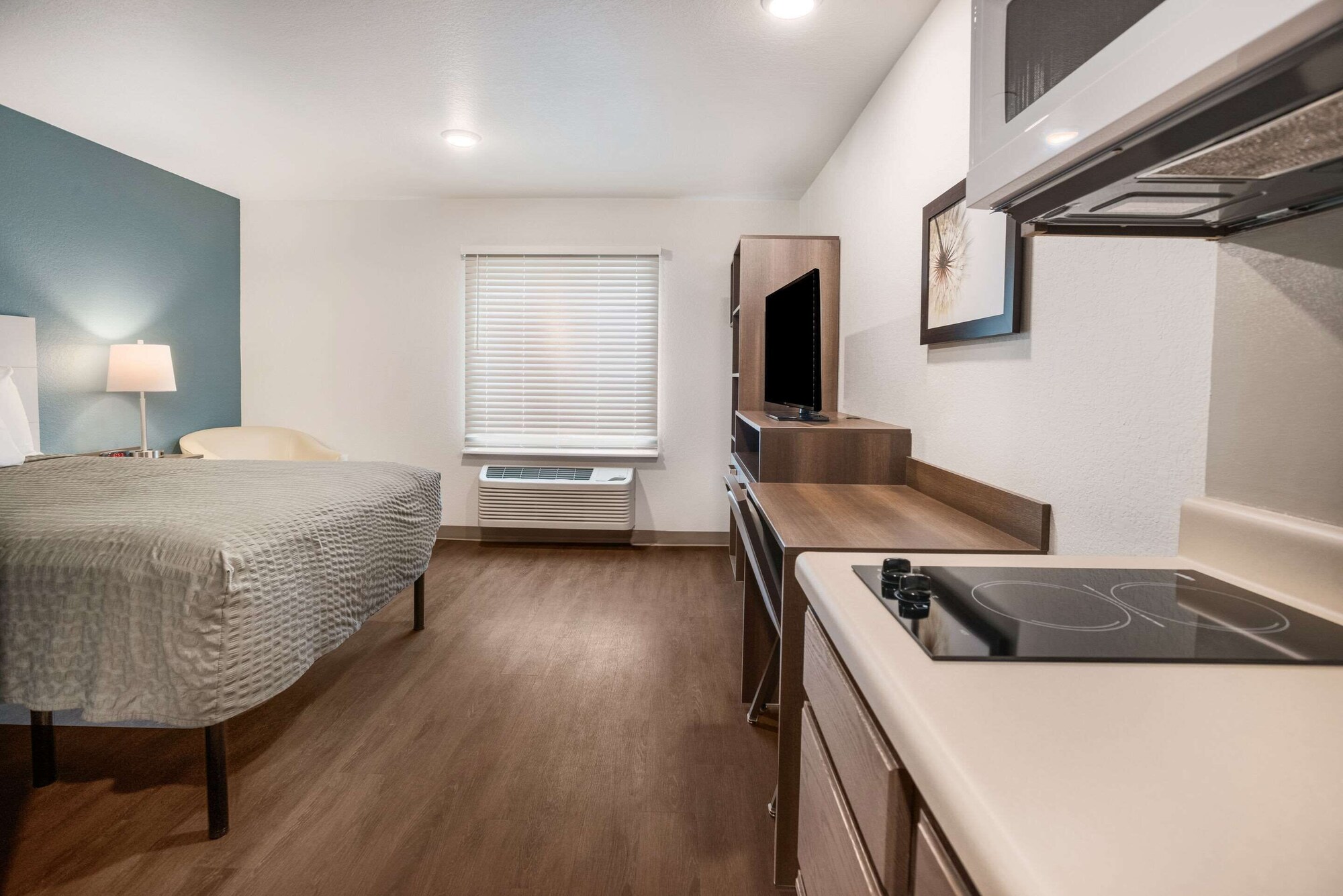 STANDARD, QUEEN BED