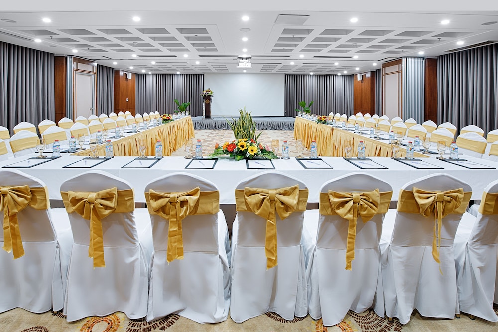 Paris Deli Danang Beach Hotel 69/80