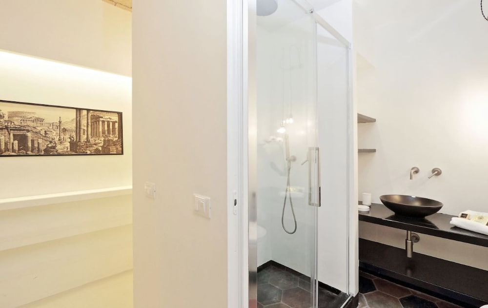 Design Flat for 4 near Colosseum 20/24