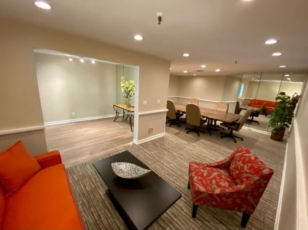 Atrium Hotel at Orange County Airport 49/61