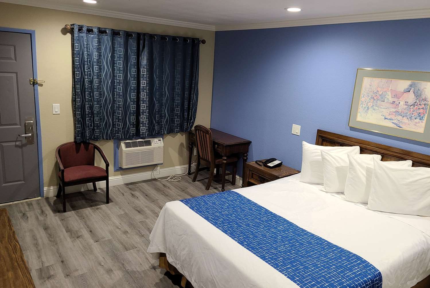 Travelodge by Wyndham Clearlake 12/36