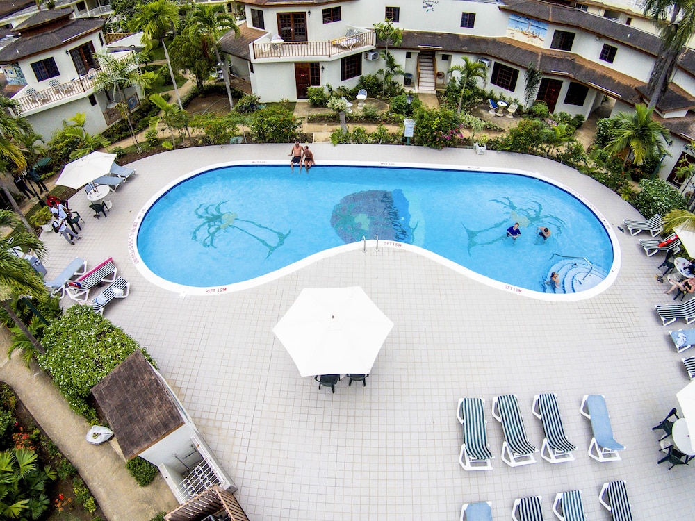 Coco La Palm Seaside Resort in NEGRIL