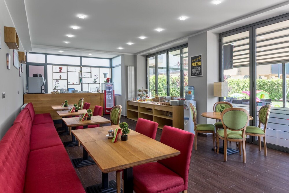 Tomis Garden Aparthotel 42/46