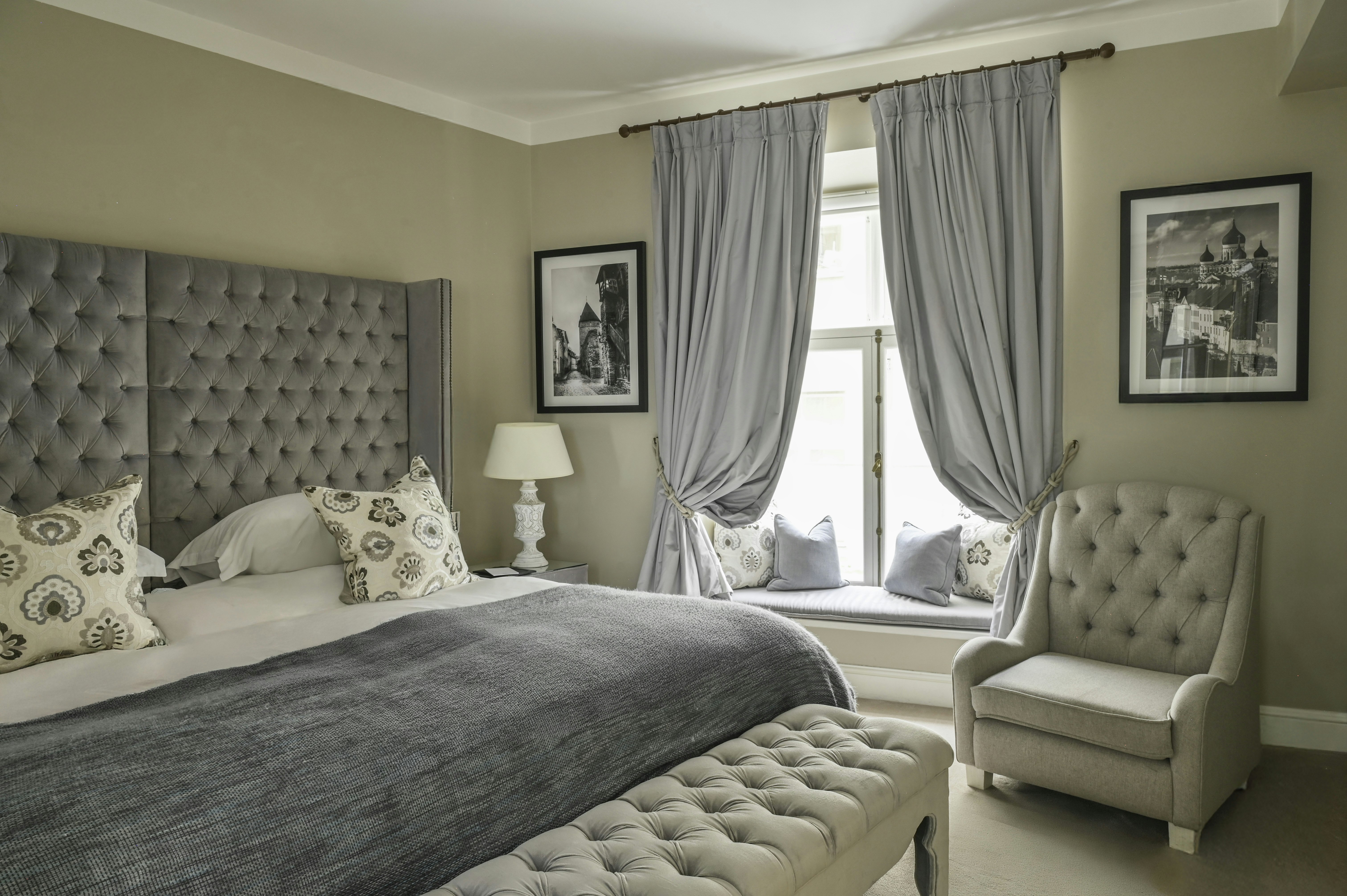 1 BEDROOM, SUITE, DOUBLE OR TWIN BED