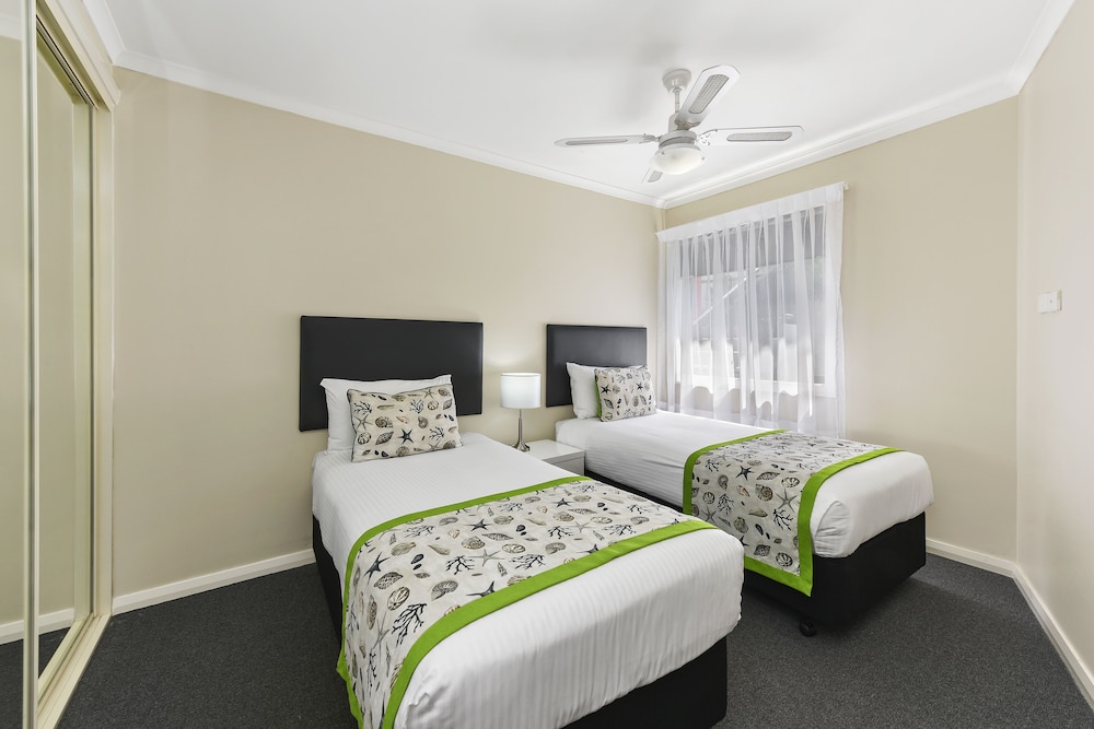 Flynns Beach Resort 11/33